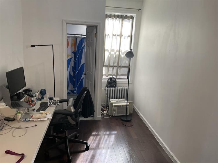 Room w Priv Bathroom in Ridgewood