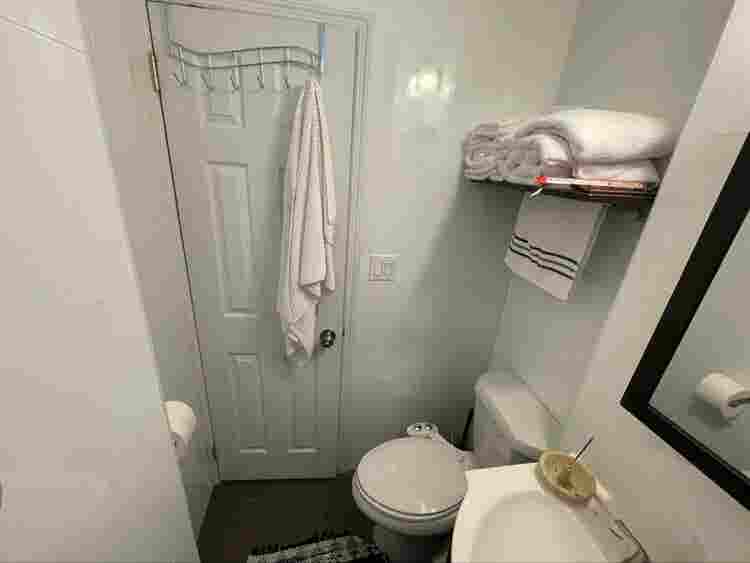 Room w Priv Bathroom in Ridgewood