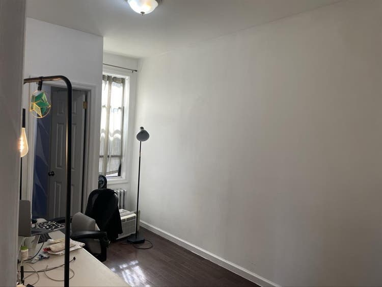 Room w Priv Bathroom in Ridgewood