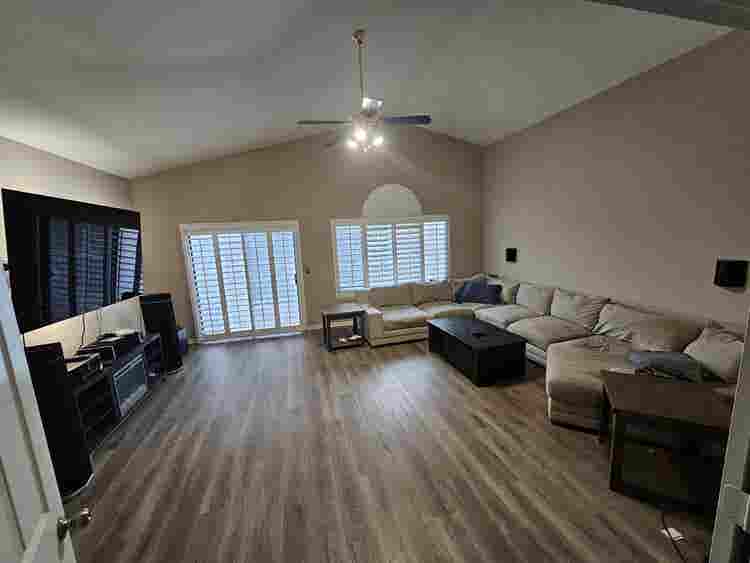 Large house w/tons of amenities