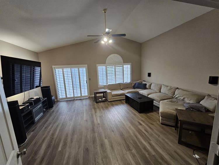 Large house w/tons of amenities