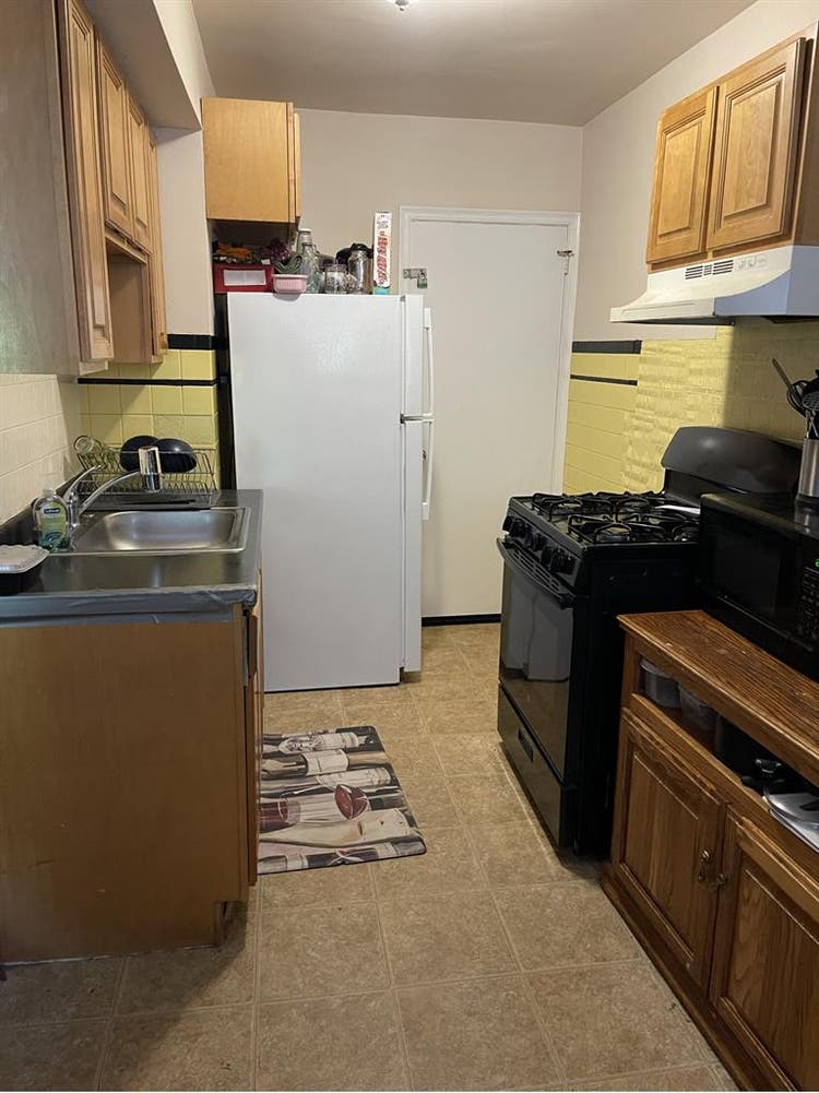2 Rooms Available- Steps from Wider