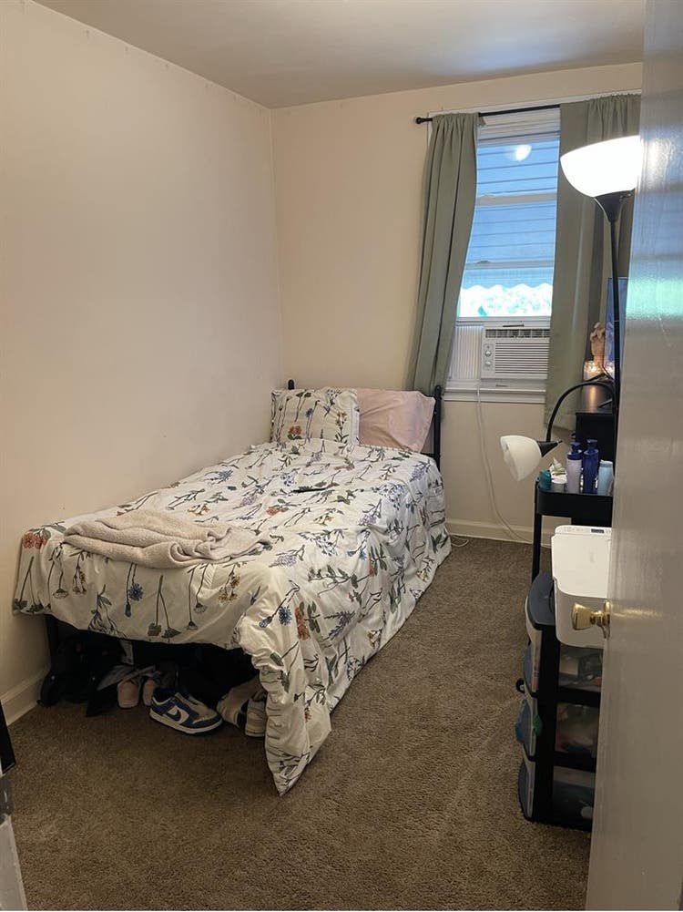 2 Rooms Available- Steps from Wider