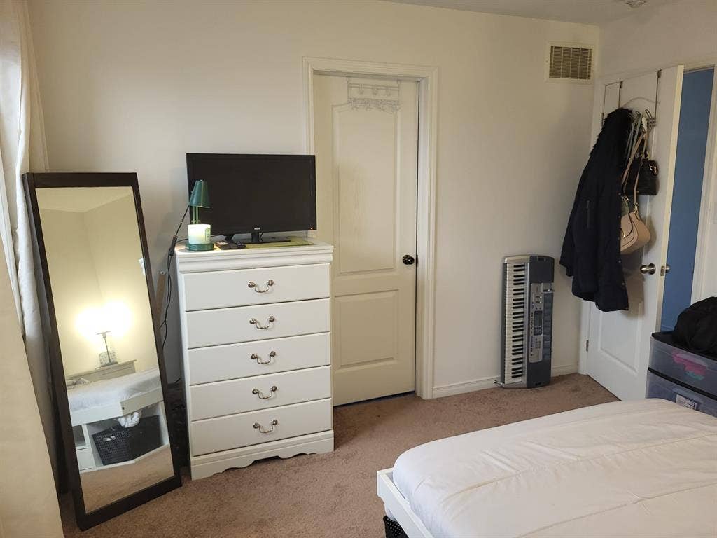 Charming Room for Rent!