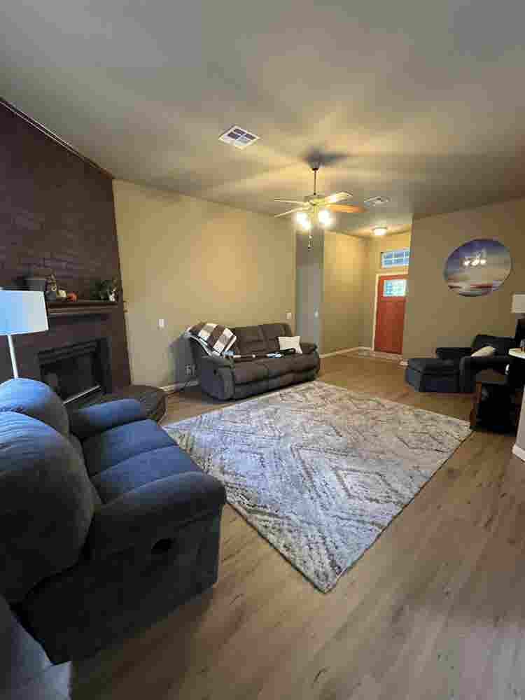 Looking for a housemate!