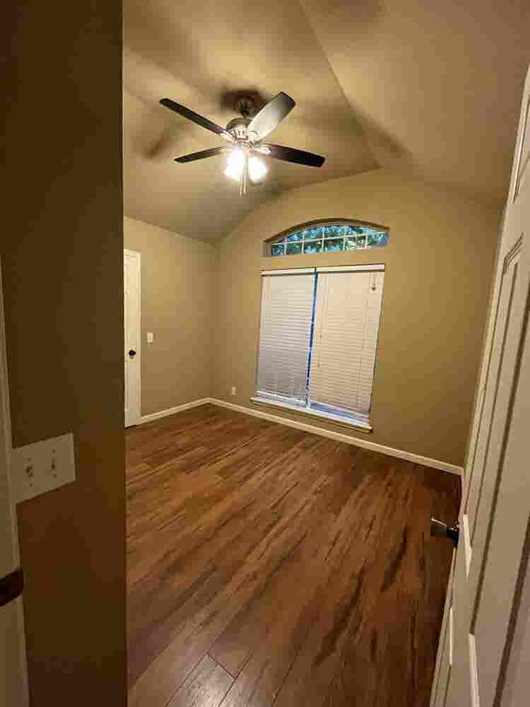 Looking for a housemate!