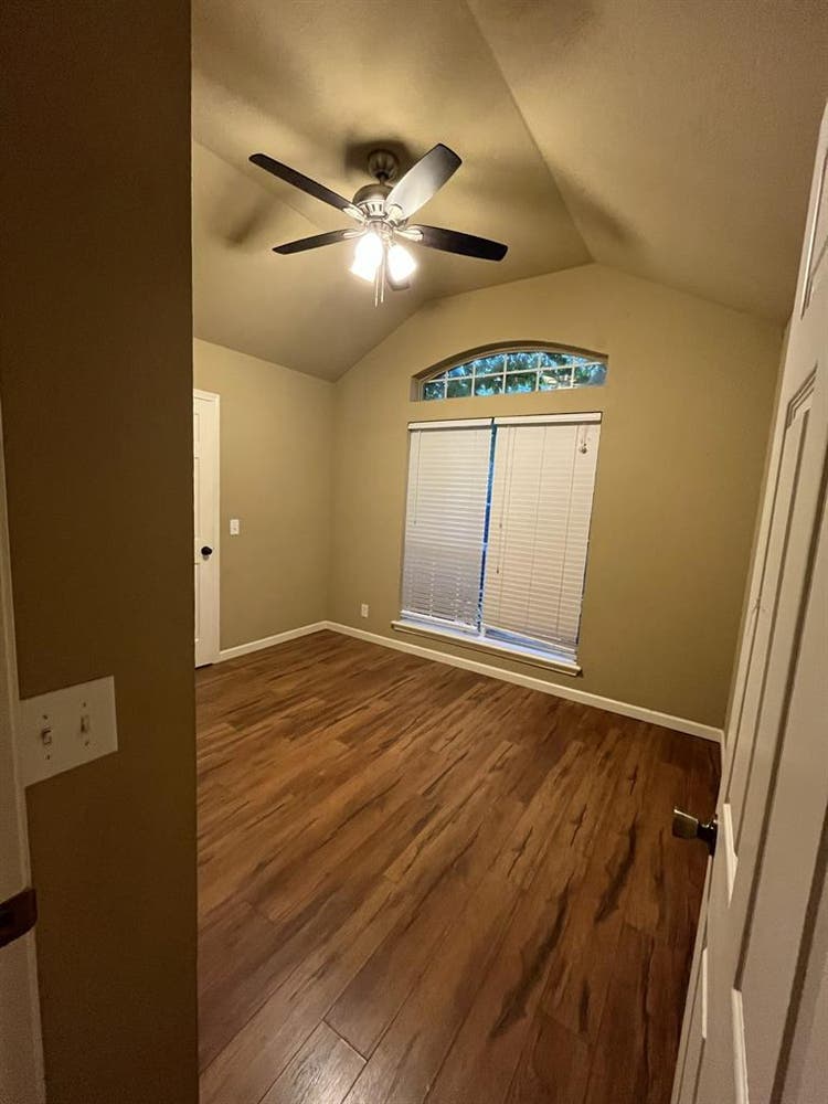 Looking for a housemate!