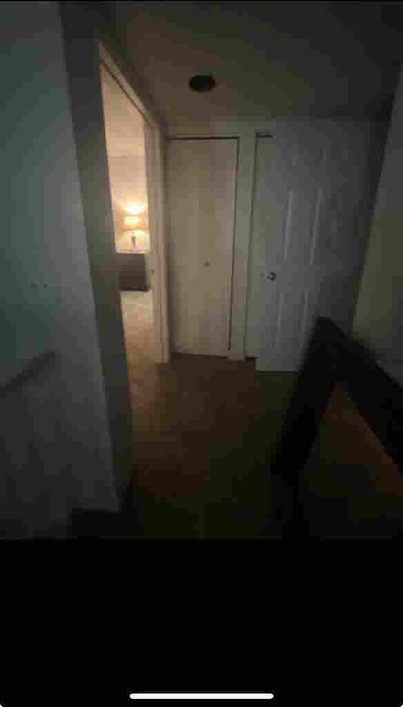 Large room w/ walk-in closet
