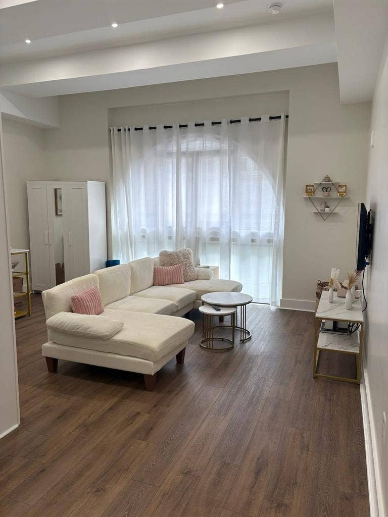 Beautiful Old City Apartment!