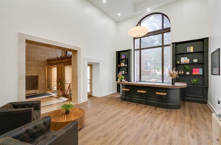Beautiful Old City Apartment!