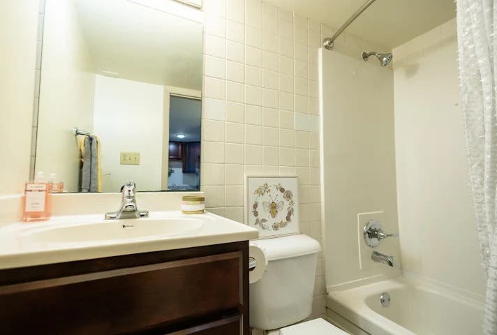 Studio Apartment Sublease