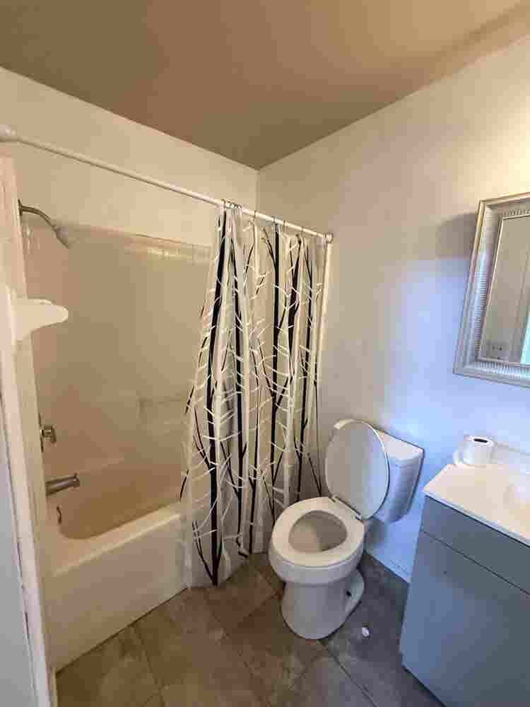 Studio 2 blocks from dtown Upland