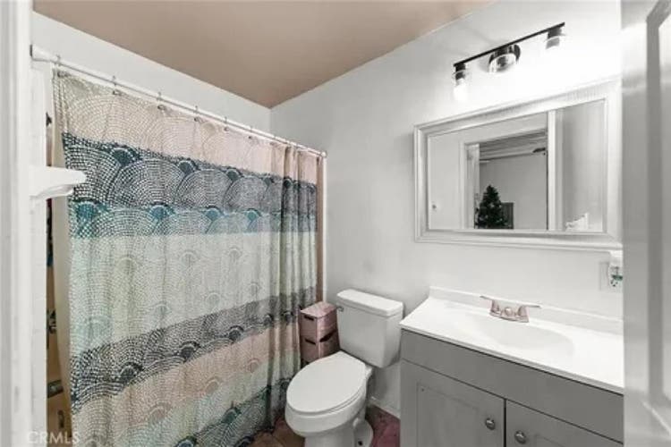 Studio 2 blocks from dtown Upland