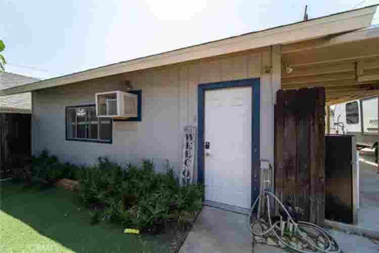 Studio 2 blocks from dtown Upland