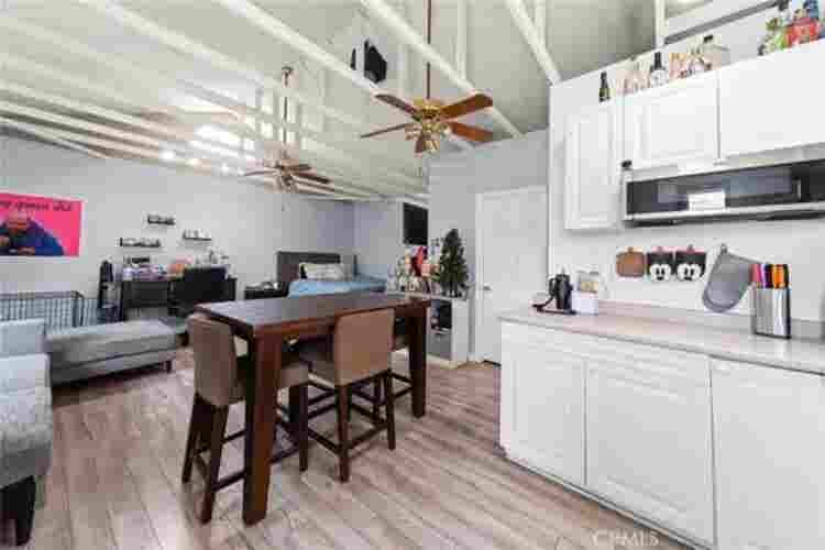 Studio 2 blocks from dtown Upland