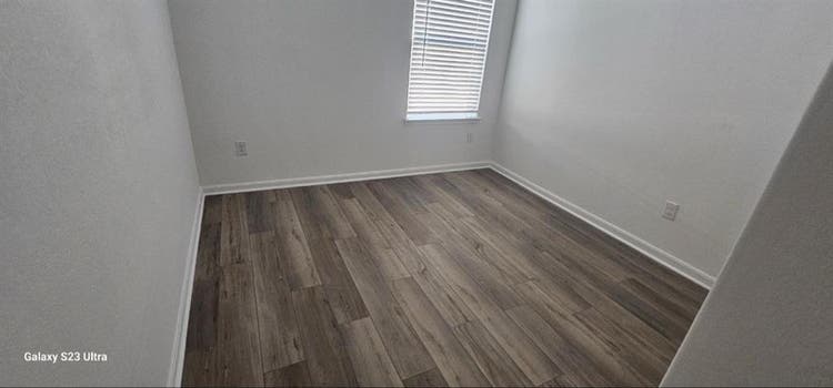 Looking for 2 Roommate