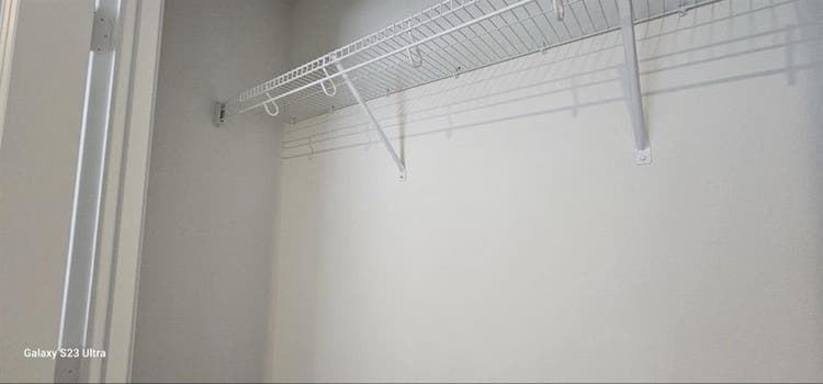 Looking for 2 Roommate