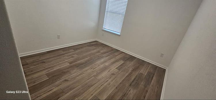 Looking for 2 Roommate