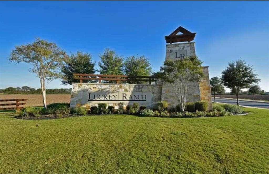 Looking for 2 Roommate