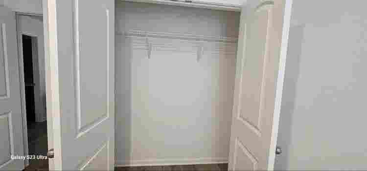 Looking for 2 Roommate