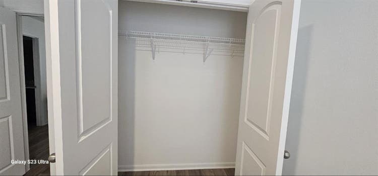 Looking for 2 Roommate