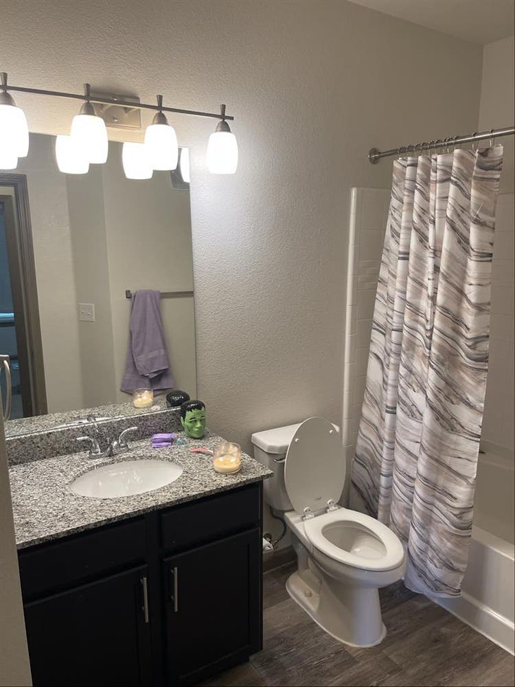 Looking for a roommate!