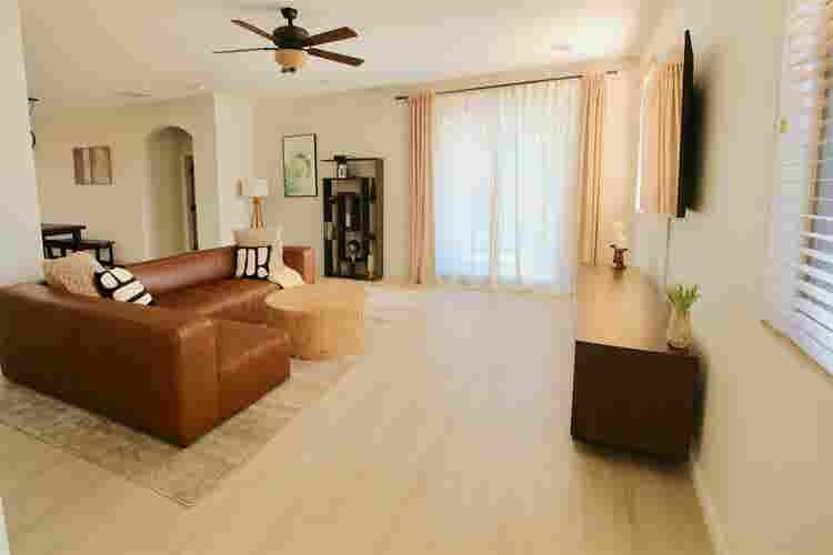 Furnished Queen Bed in Home w/ Pool