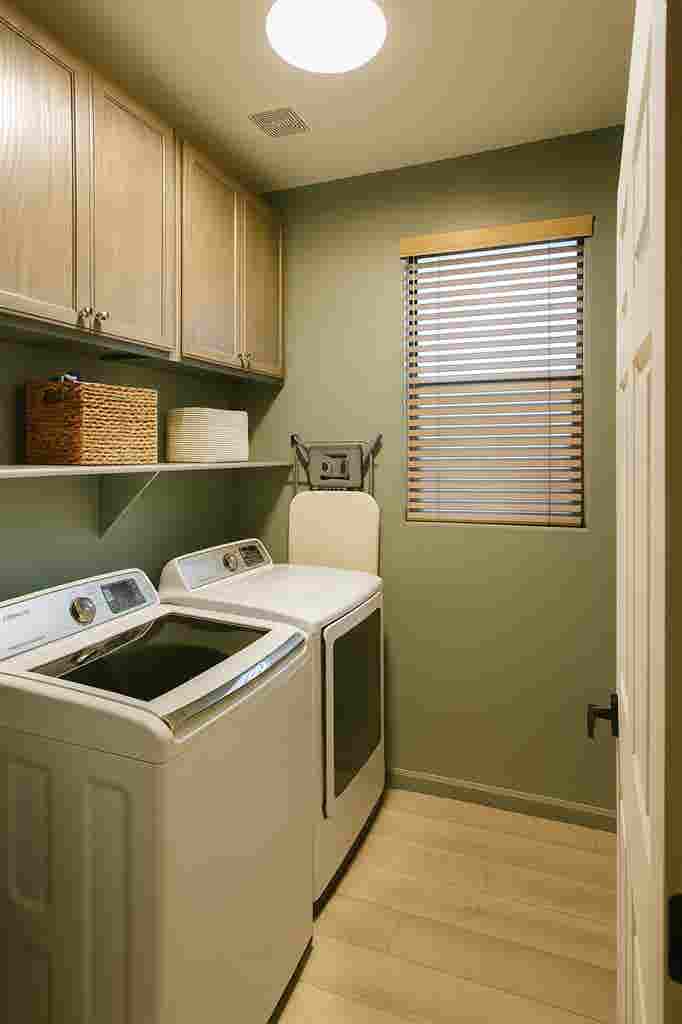 Furnished Queen Bed in Home w/ Pool