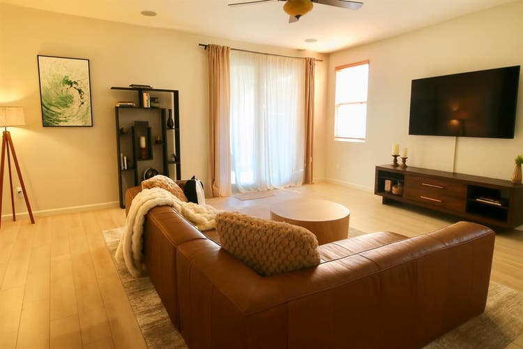 Furnished Queen Bed in Home w/ Pool