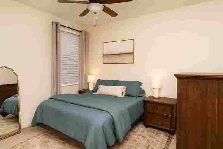 Furnished Queen Bed in Home w/ Pool