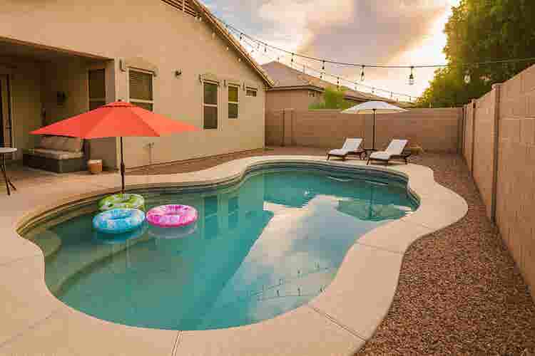 Furnished Queen Bed in Home w/ Pool