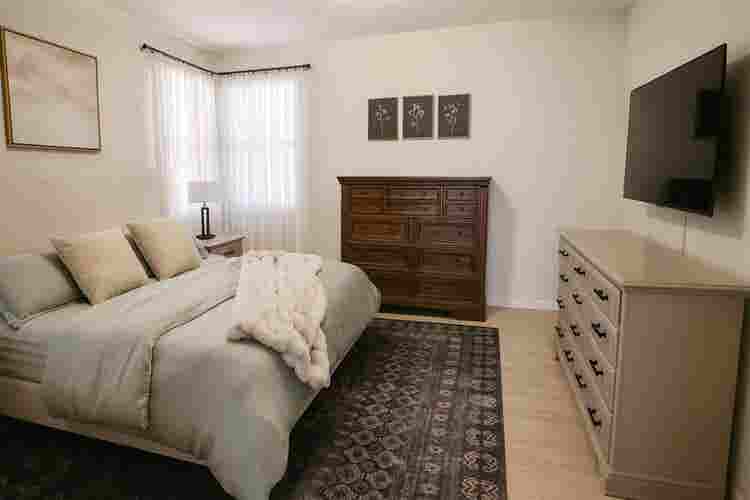 Furnished Master Suite Bed