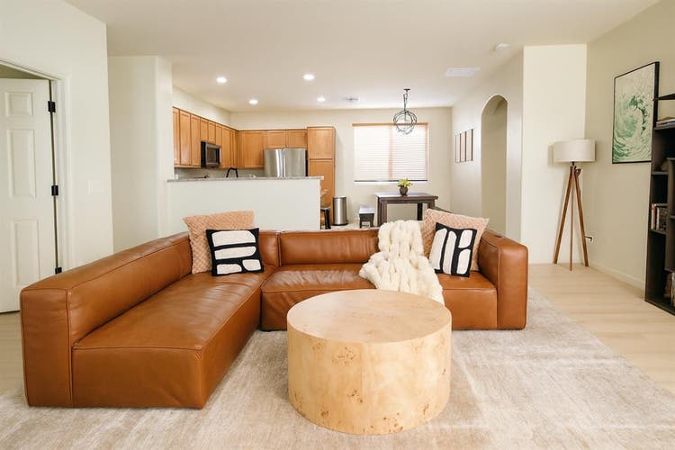 Furnished Full Bed in Home w/ Pool