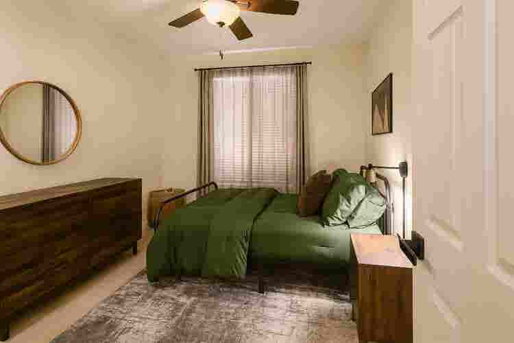 Furnished Full Bed in Home w/ Pool