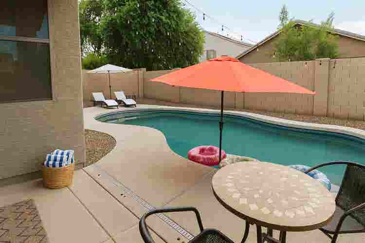 Furnished Full Bed in Home w/ Pool
