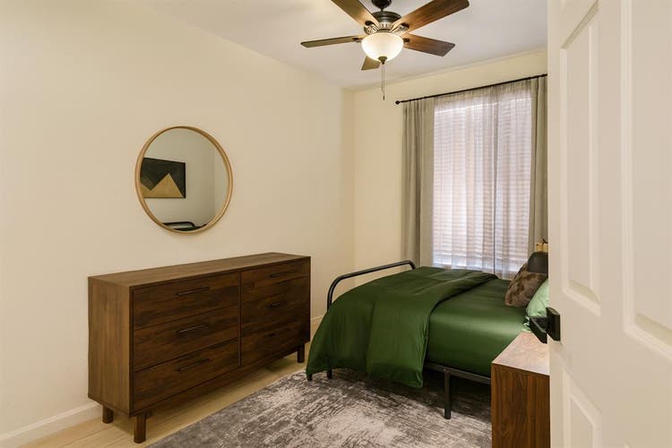 Furnished Full Bed in Home w/ Pool