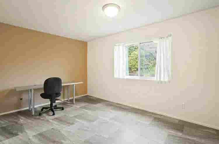 Room for Rent w/ Private Bath Nov 1