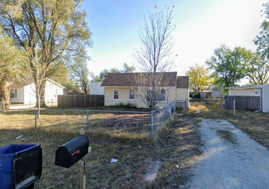 Looking for roommate