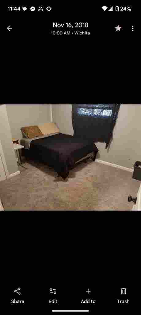 Looking for roommate