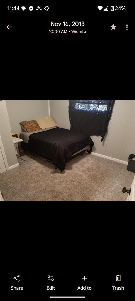 Looking for roommate