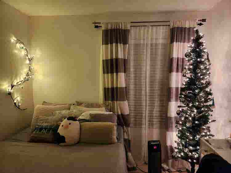 Room by IRIS and PERRIS in mo val.