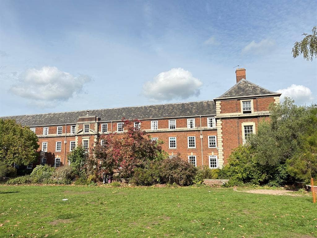 Student Accommodation near Oxstalls
