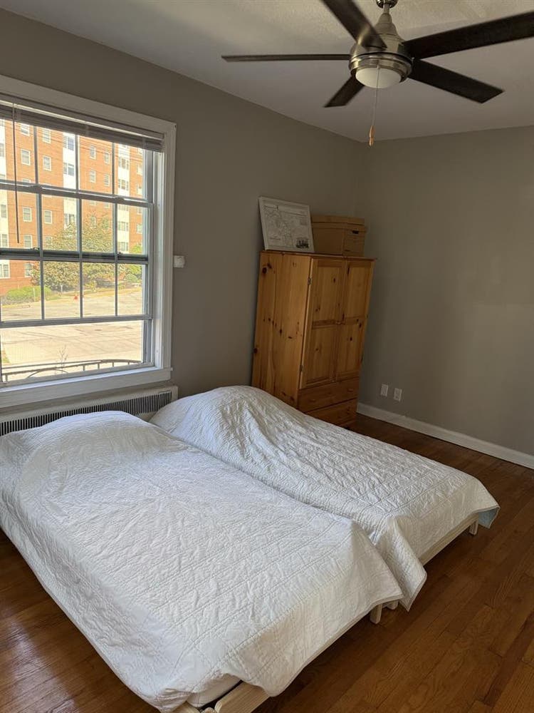 Lakeview Room for Rent