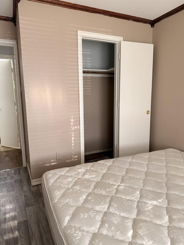 Furnished w/ King Bed & Bills Paid