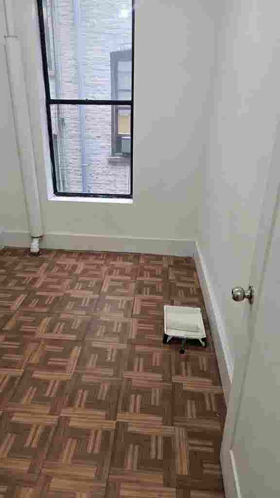 Westside, Broadway Room in Harlem