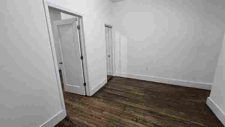 Westside, Broadway Room in Harlem