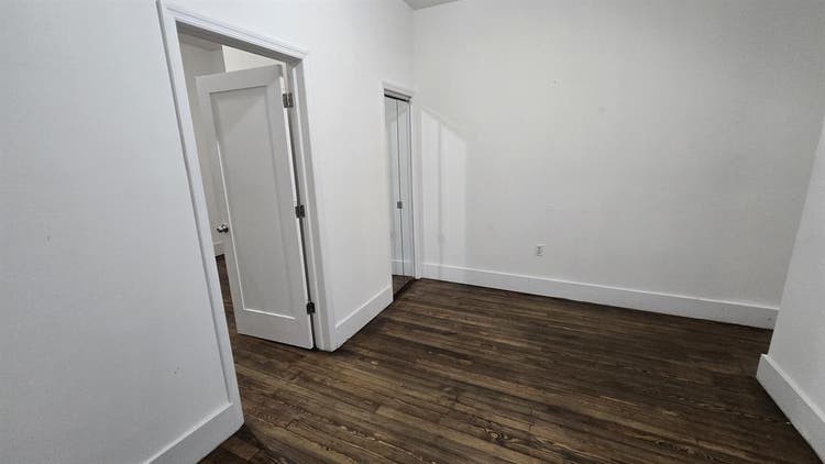 Westside, Broadway Room in Harlem