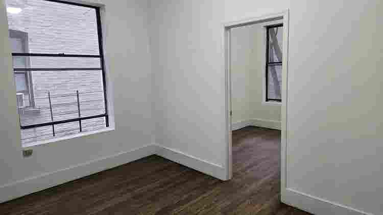 Westside, Broadway Room in Harlem