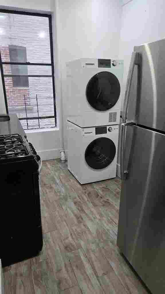Westside, Broadway Room in Harlem