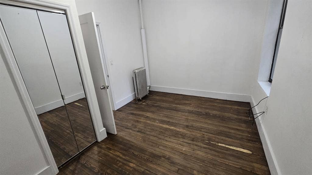 Westside, Broadway Room in Harlem
